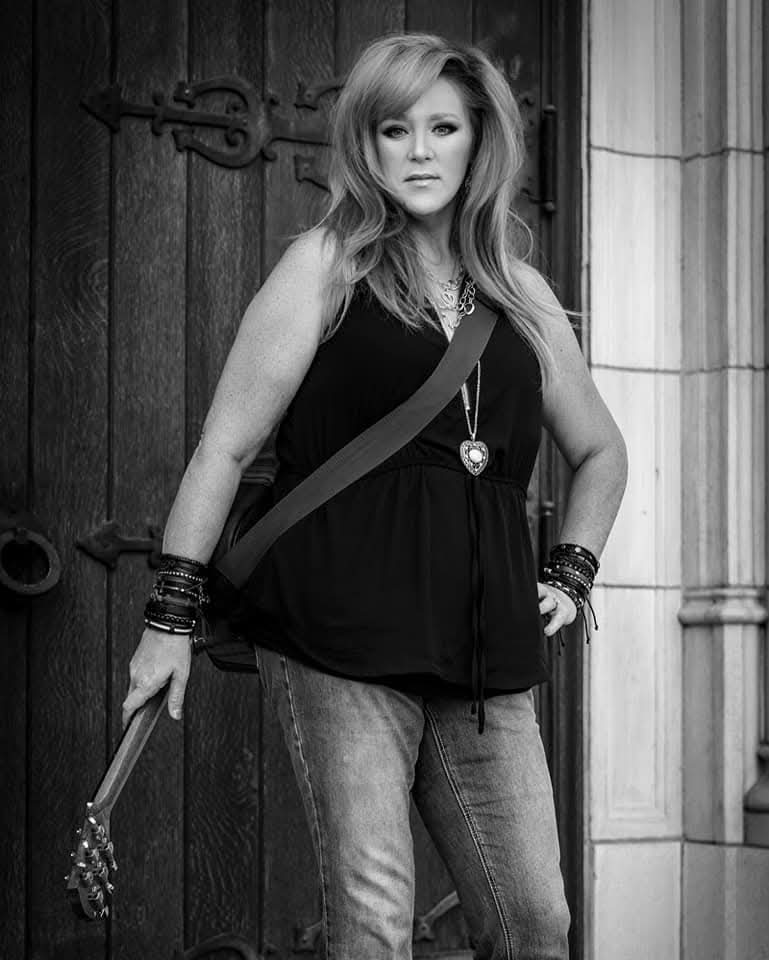 Amber Frandsen singing